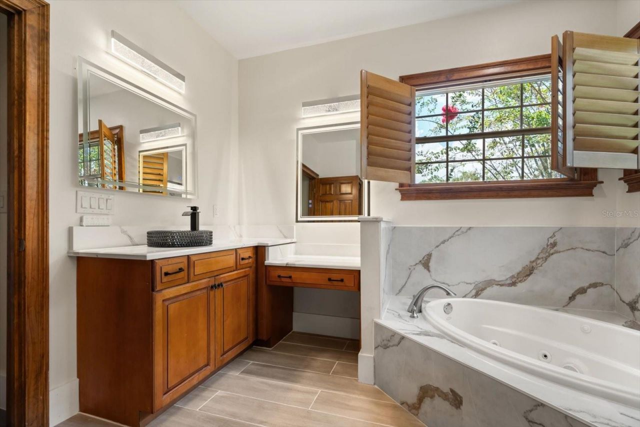 27012 Grand Oak Lane, Tavares, FL 32778 Photo