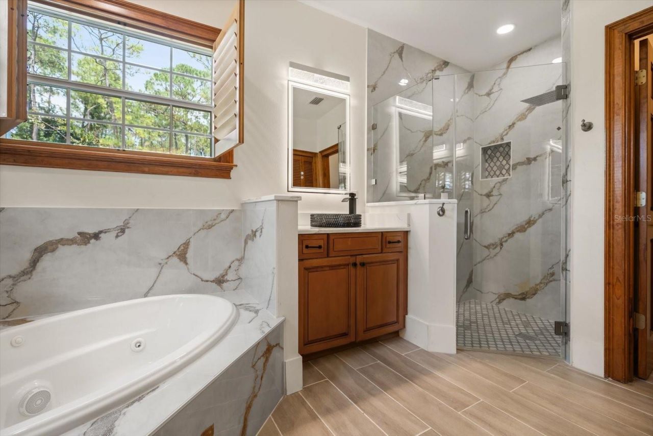 27012 Grand Oak Lane, Tavares, FL 32778 Photo