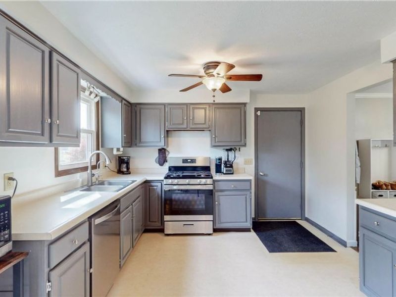 13608 Inverness Avenue NW, Uniontown, OH 44685 Photo 10