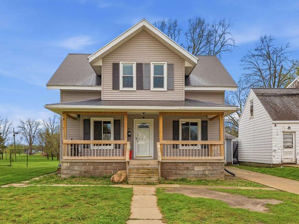 527 SW 2nd Avenue, Dyersville, IA 52040