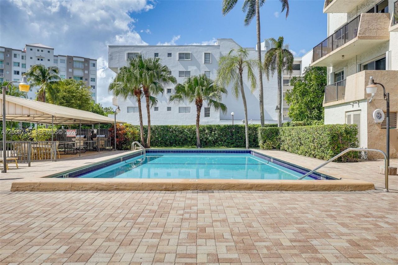 250 181st Dr , Unit 102, Sunny Isles Beach, FL 33160 Photo
