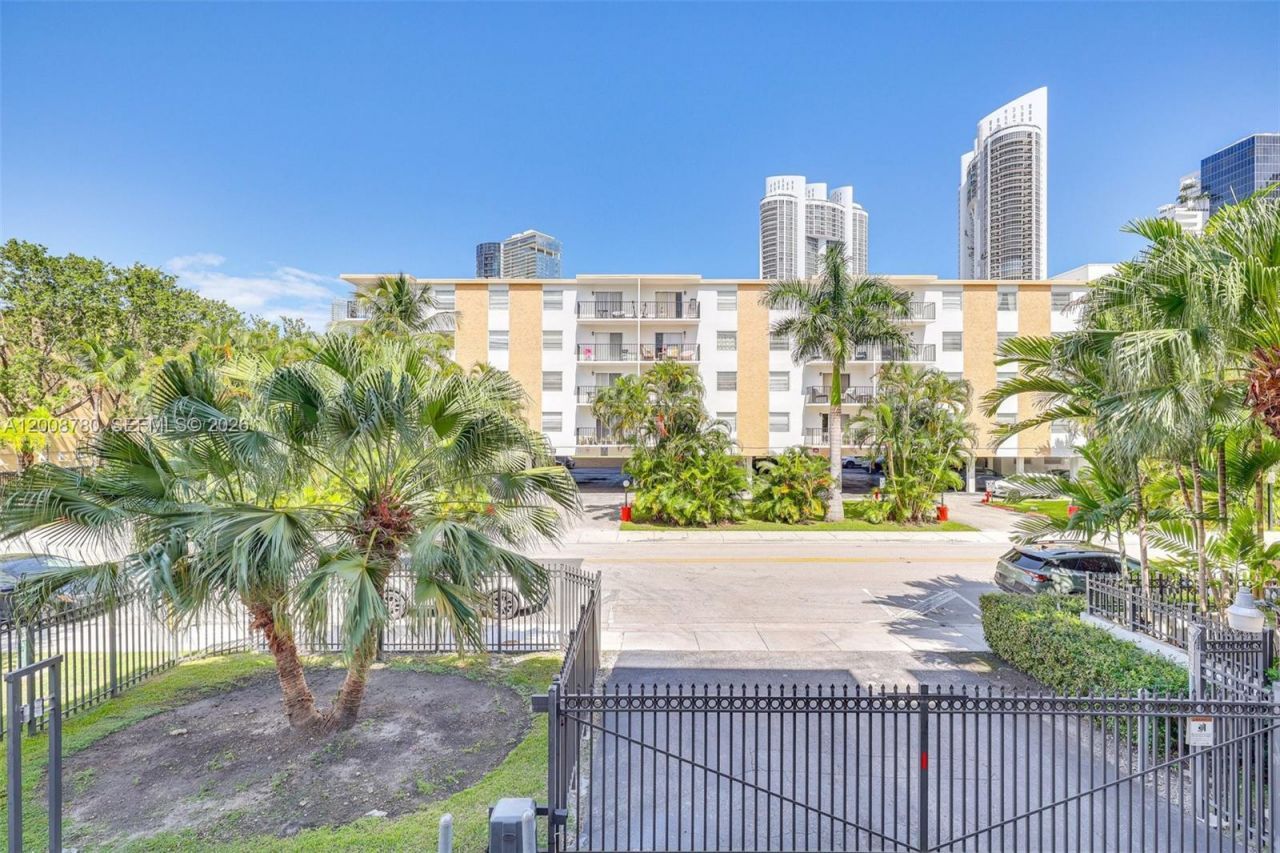 250 181st Dr , Unit 102, Sunny Isles Beach, FL 33160 Photo