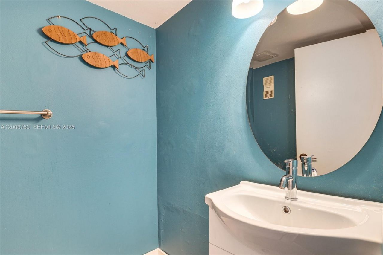 250 181st Dr , Unit 102, Sunny Isles Beach, FL 33160 Photo