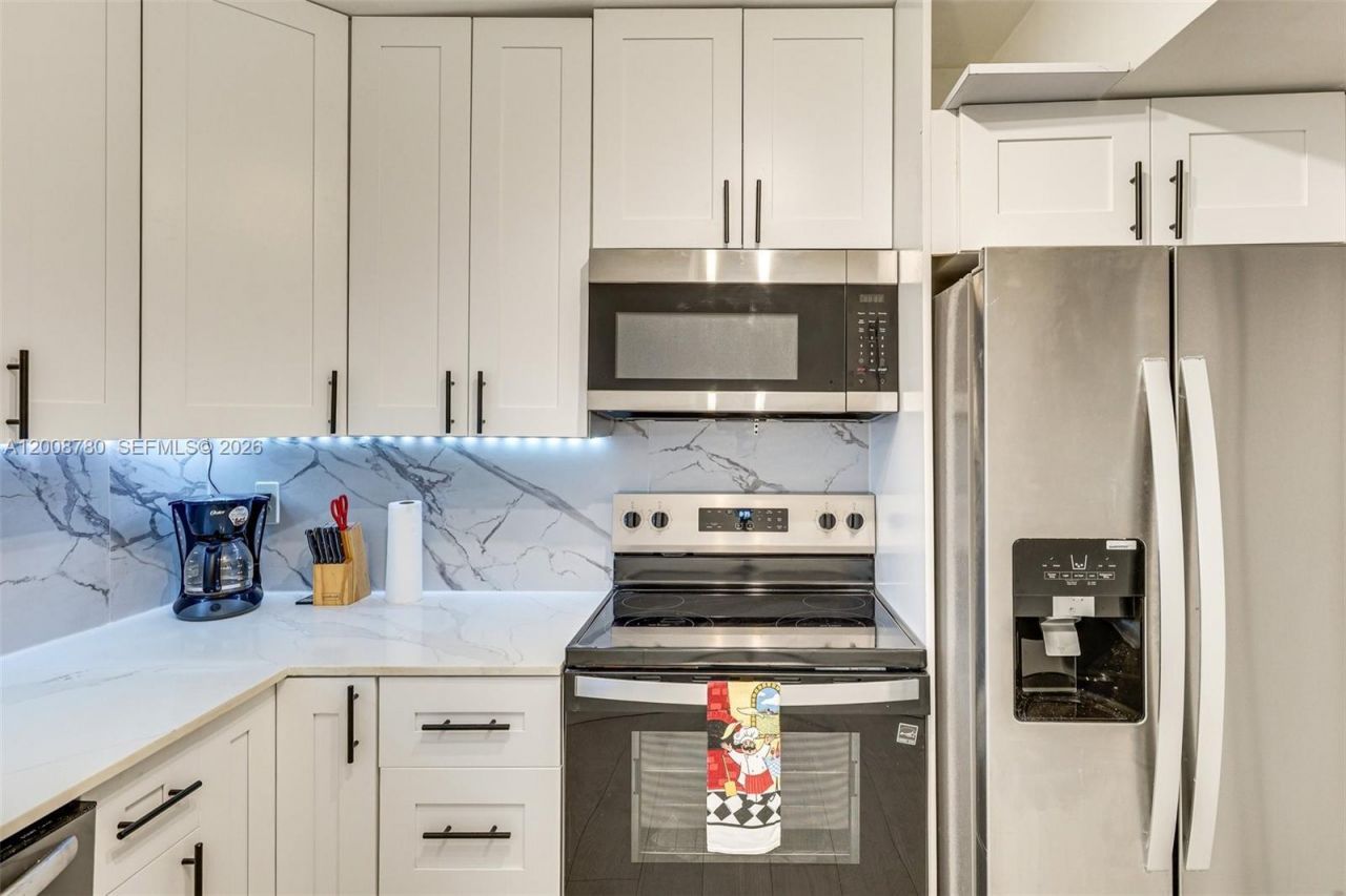 250 181st Dr , Unit 102, Sunny Isles Beach, FL 33160 Photo