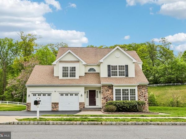 33 VENUTI DRIVE, ASTON, PA 19014