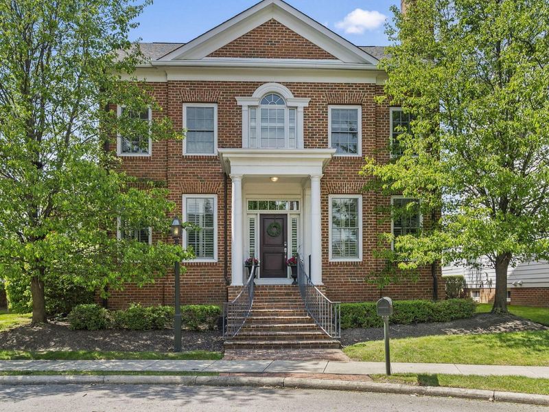 4025 Chelsea Green W, New Albany, OH 43054 Photo 1
