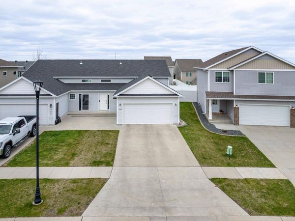 6039 60th Avenue S, Fargo, ND 58104