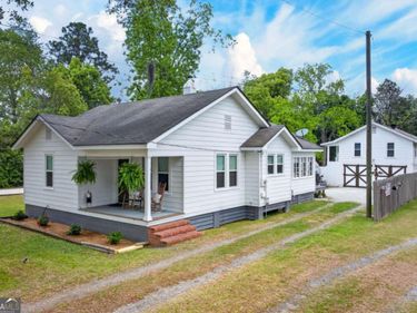 90 Varnedoe Avenue, Garden City, GA 31408