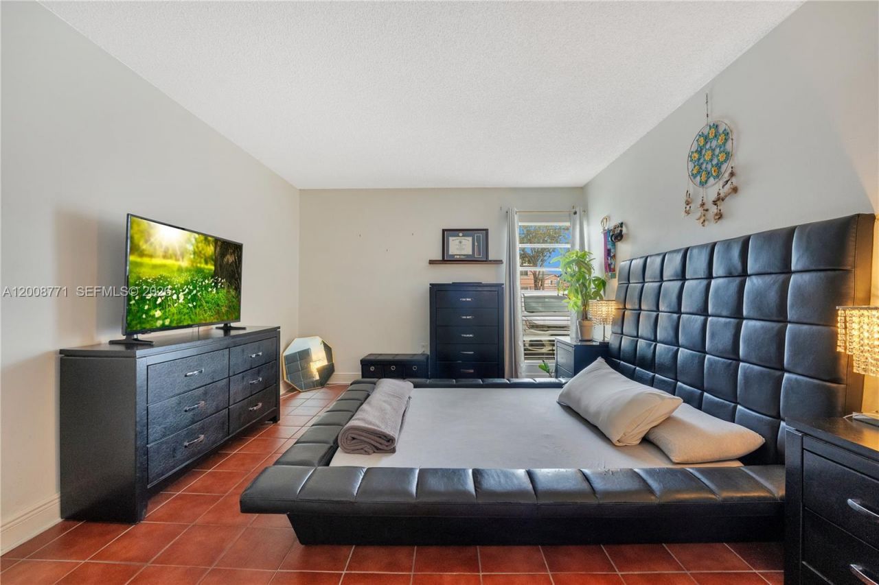 4705 NW 7th St , Unit 101-7, Miami, FL 33126 Photo