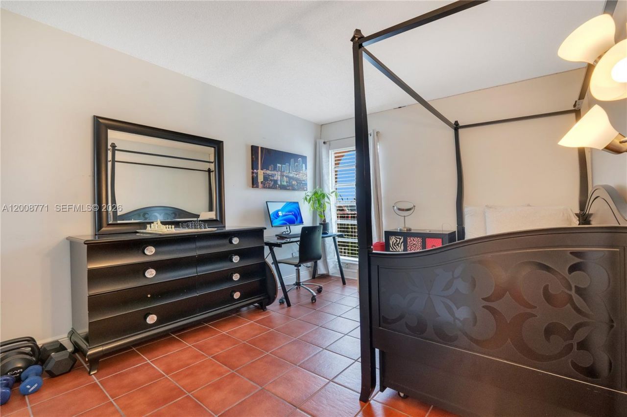 4705 NW 7th St , Unit 101-7, Miami, FL 33126 Photo