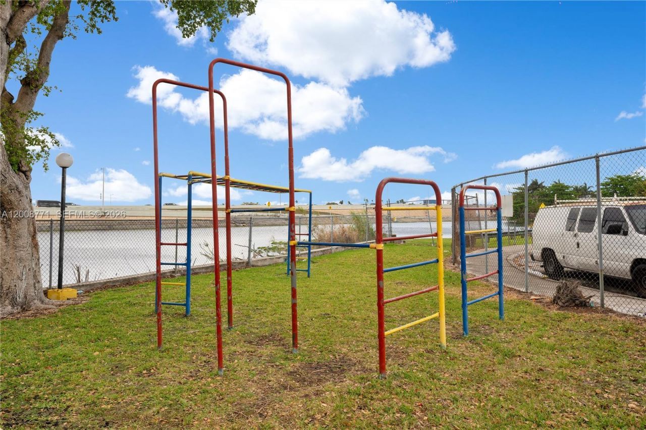 4705 NW 7th St , Unit 101-7, Miami, FL 33126 Photo