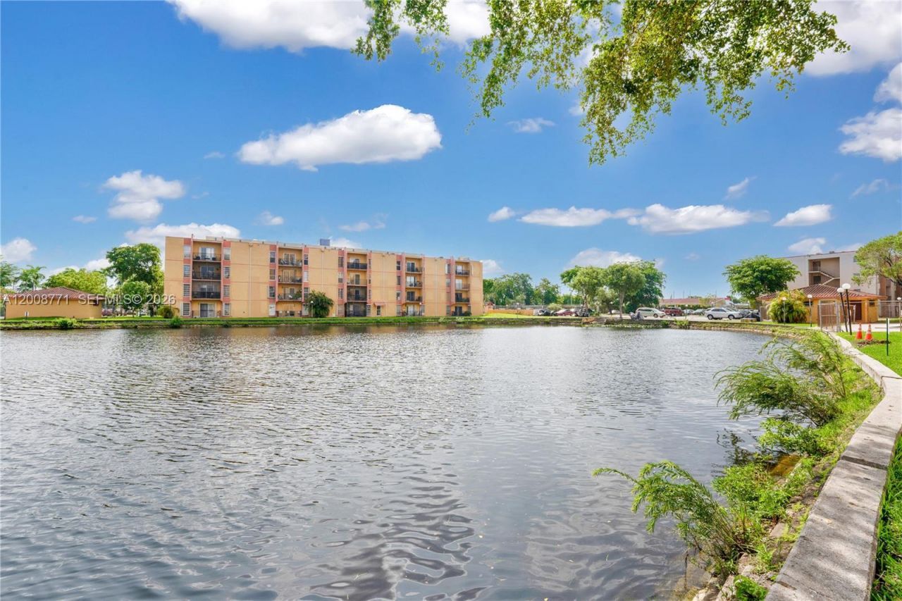 4705 NW 7th St , Unit 101-7, Miami, FL 33126 Photo