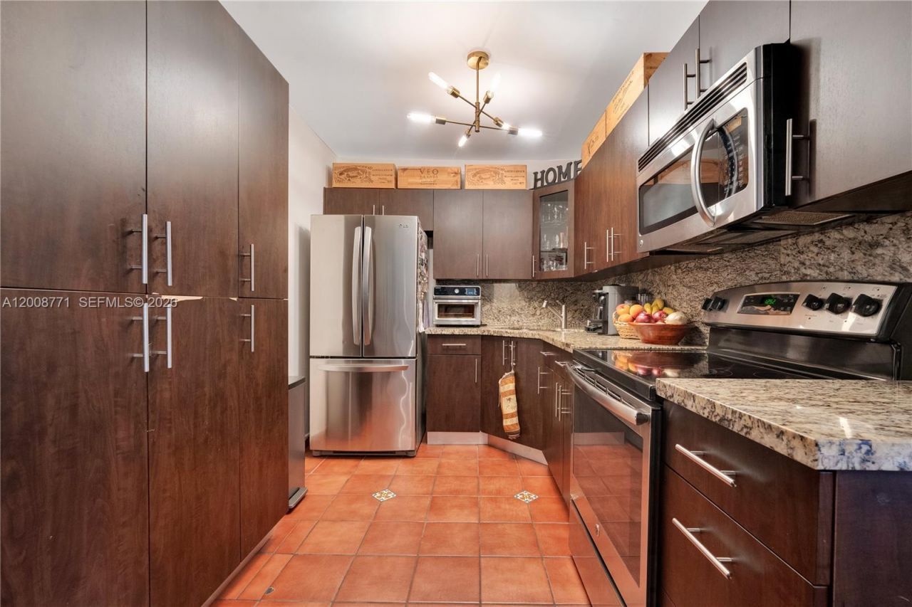 4705 NW 7th St , Unit 101-7, Miami, FL 33126 Photo