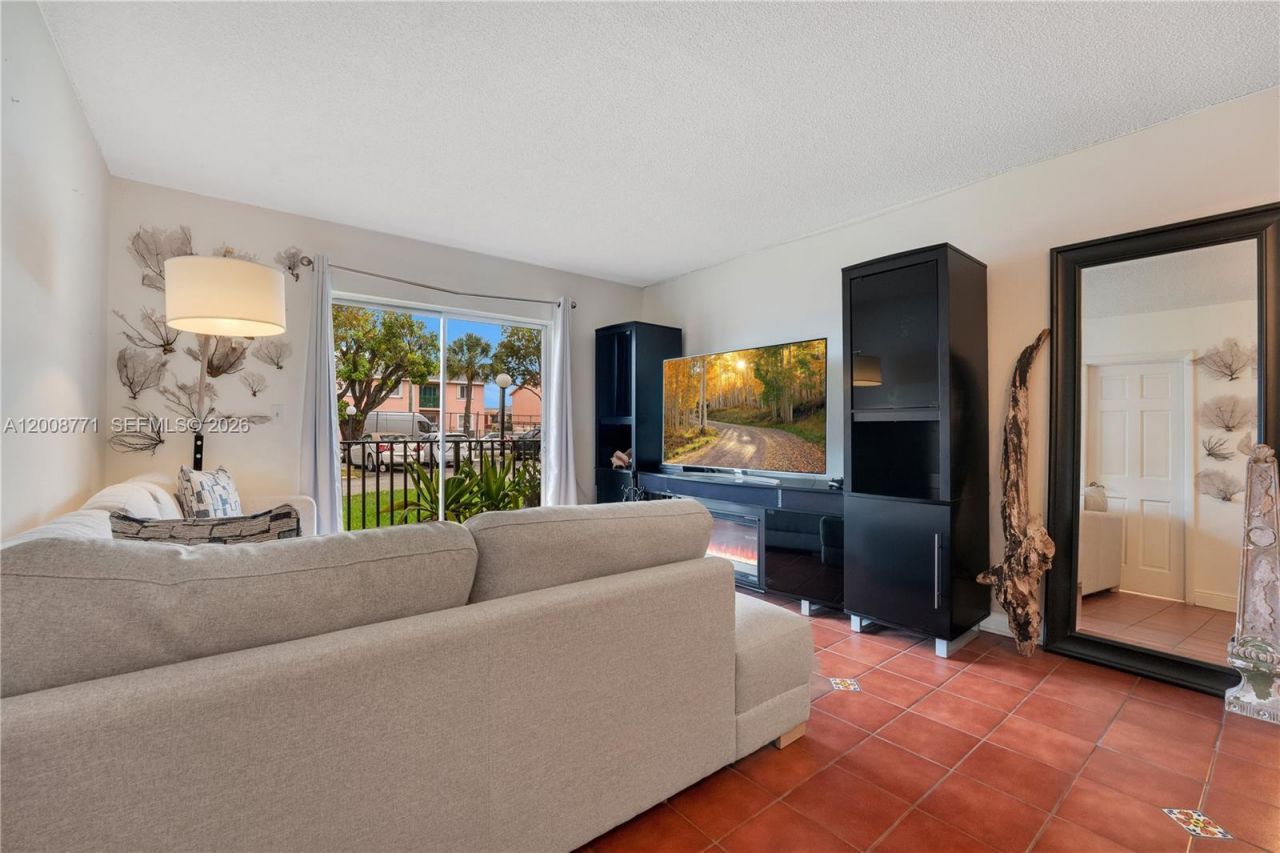 4705 NW 7th St , Unit 101-7, Miami, FL 33126 Photo