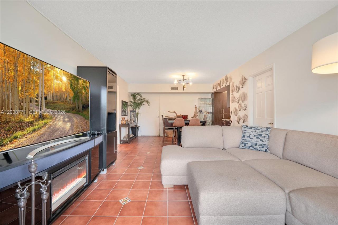 4705 NW 7th St , Unit 101-7, Miami, FL 33126 Photo