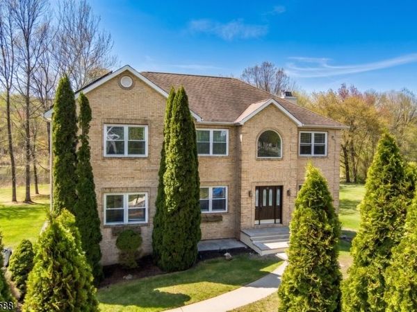 26 Swan Ln, Jefferson, NJ 07849