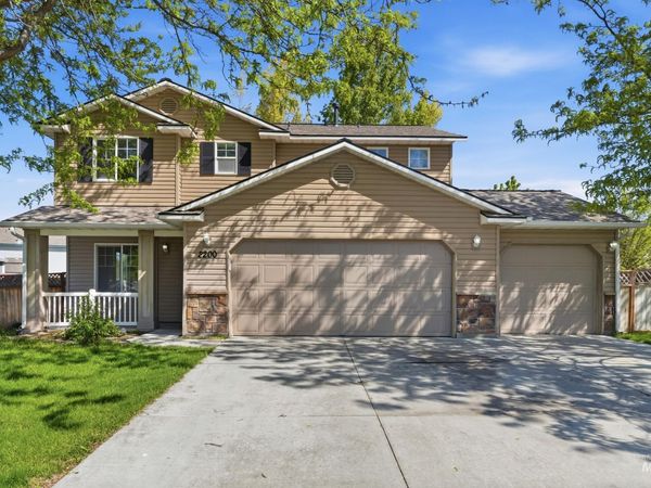 2200 W Lake Pointe Ct., Nampa, ID 83651