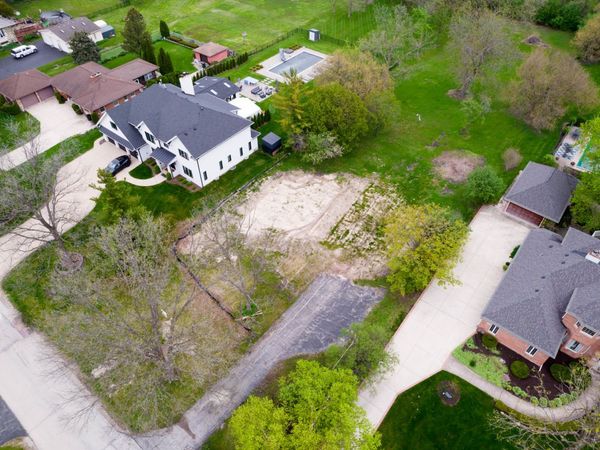 7725 S Drew Avenue, Burr Ridge, IL 60527