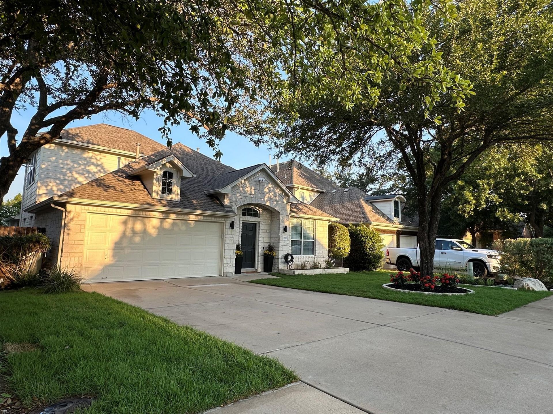 13105 Appaloosa Chase Dr, Austin, TX 78732 Main Photo