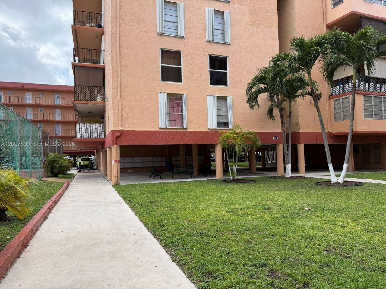 1910 W 56th St , Unit 3121B, Hialeah, FL 33012 Photo