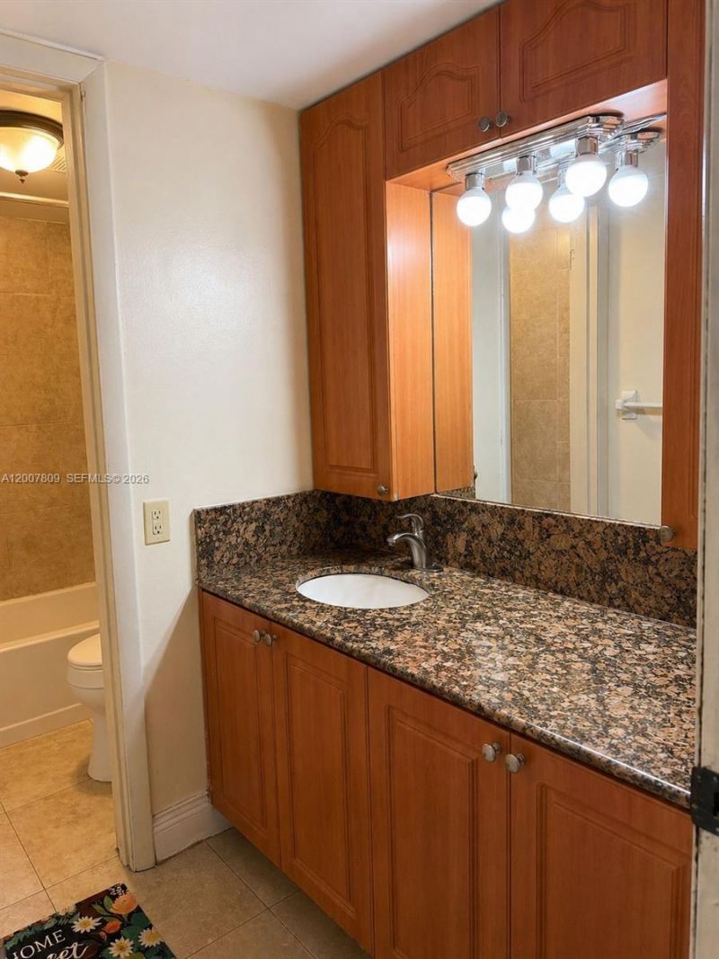 1910 W 56th St , Unit 3121B, Hialeah, FL 33012 Photo