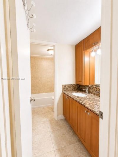 1910 W 56th St , Unit 3121B, Hialeah, FL 33012 Photo