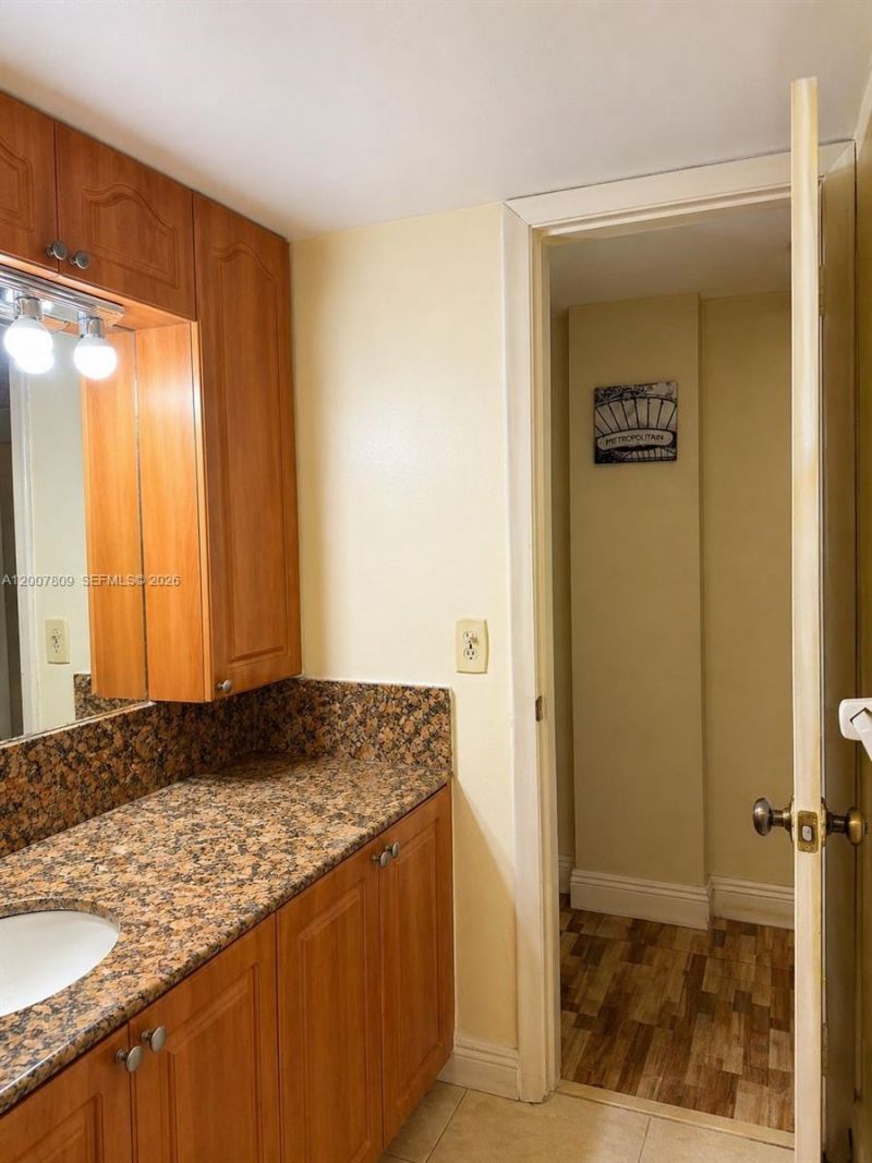1910 W 56th St , Unit 3121B, Hialeah, FL 33012 Photo
