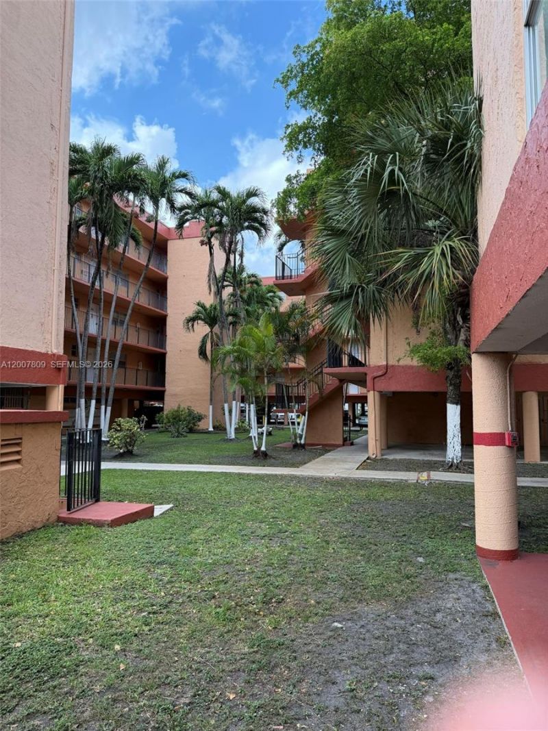 1910 W 56th St , Unit 3121B, Hialeah, FL 33012 Photo