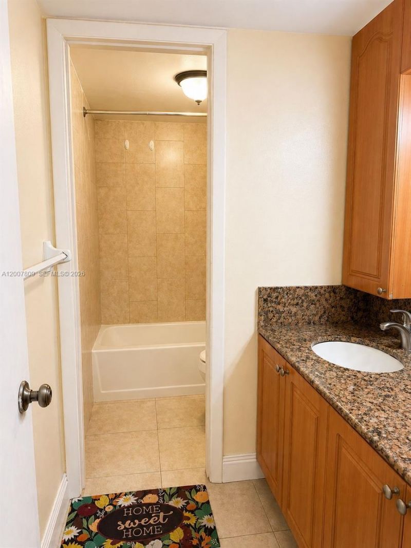1910 W 56th St , Unit 3121B, Hialeah, FL 33012 Photo