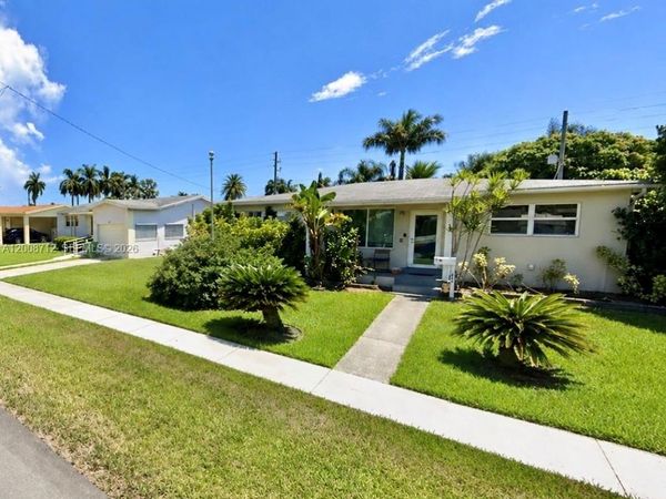 326 SE 3rd Ter , Dania Beach, FL 33004