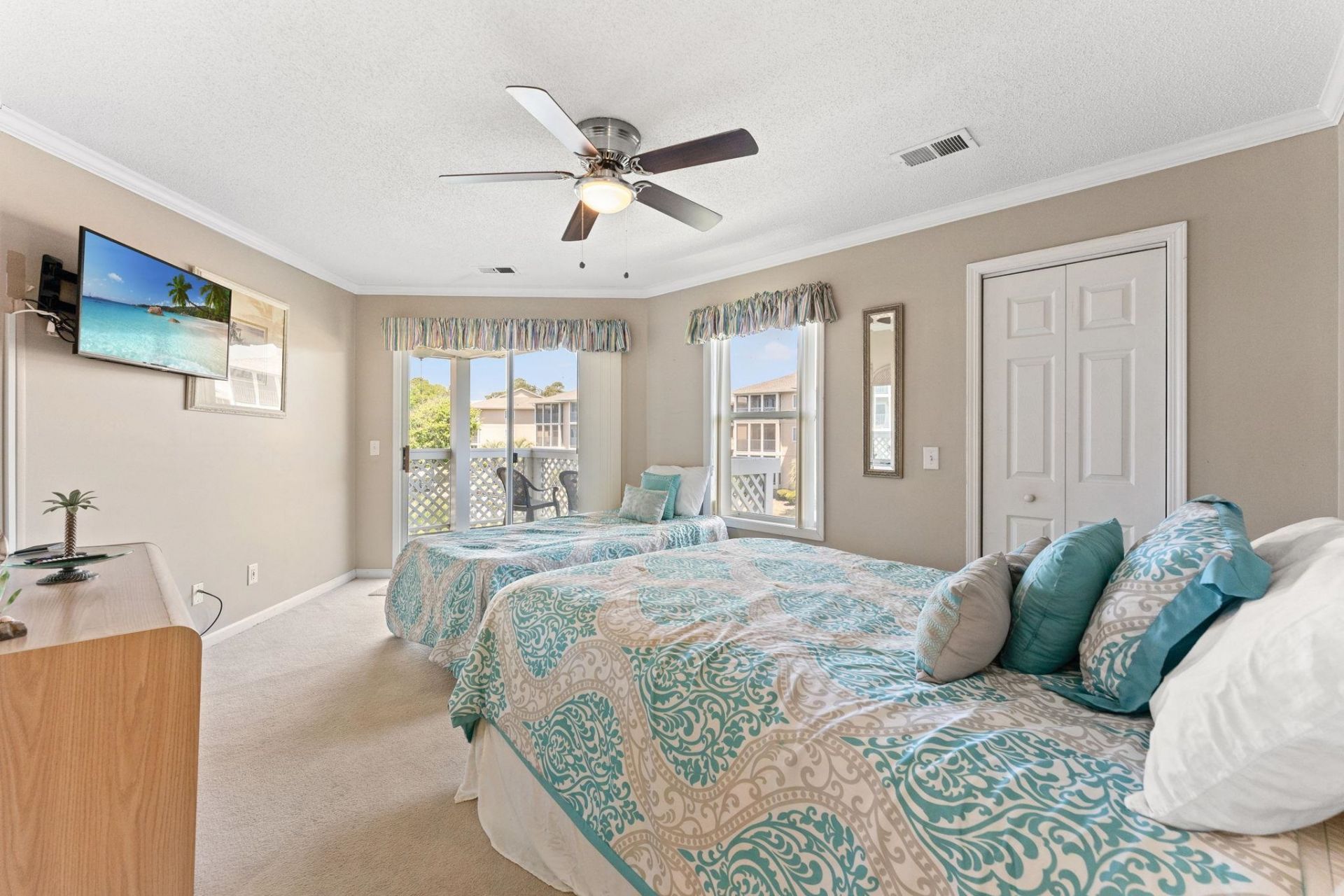 300 Shorehaven Dr. Photo 16