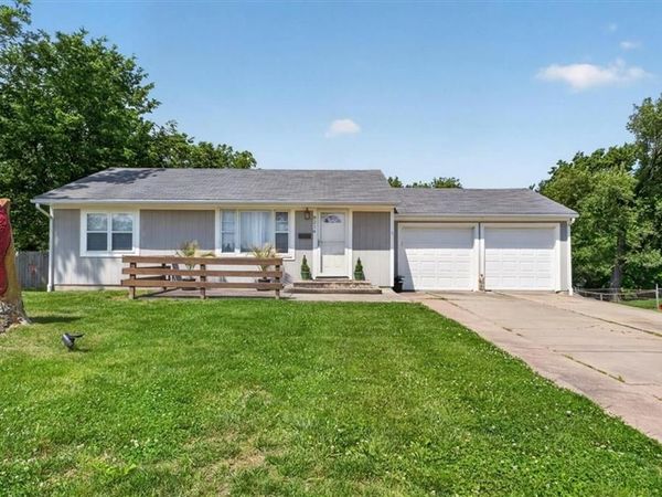 8216 STERLING Avenue, Raytown, MO 64138