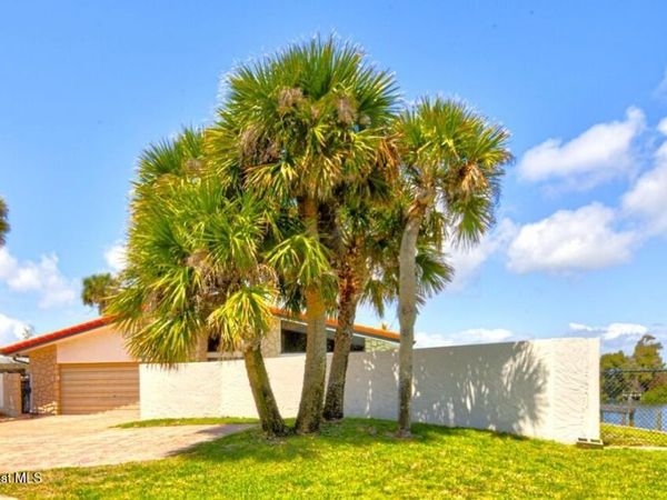 200 Rose Drive, Cocoa Beach, FL 32931