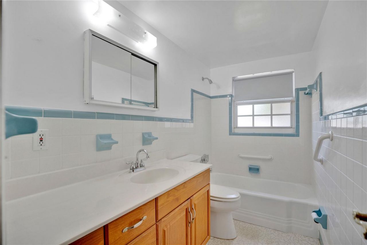 4511 Leslyn Court, Orlando, FL 32806 Photo