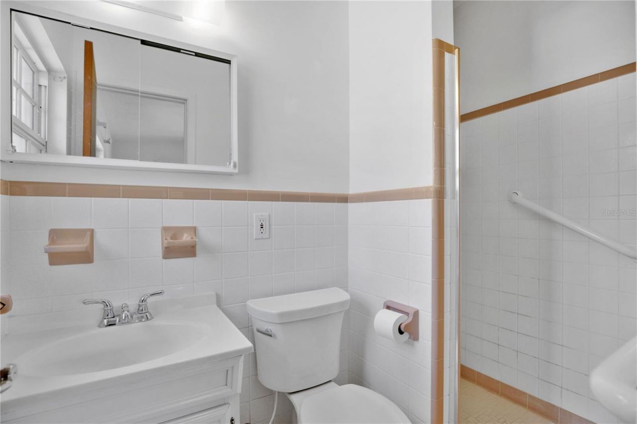 4511 Leslyn Court, Orlando, FL 32806 Photo