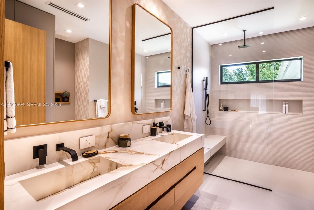 115 SW 23rd Rd , Miami, FL 33129 Photo