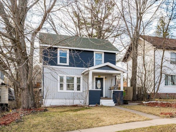 1515 N 9th Avenue E, Duluth, MN 55805