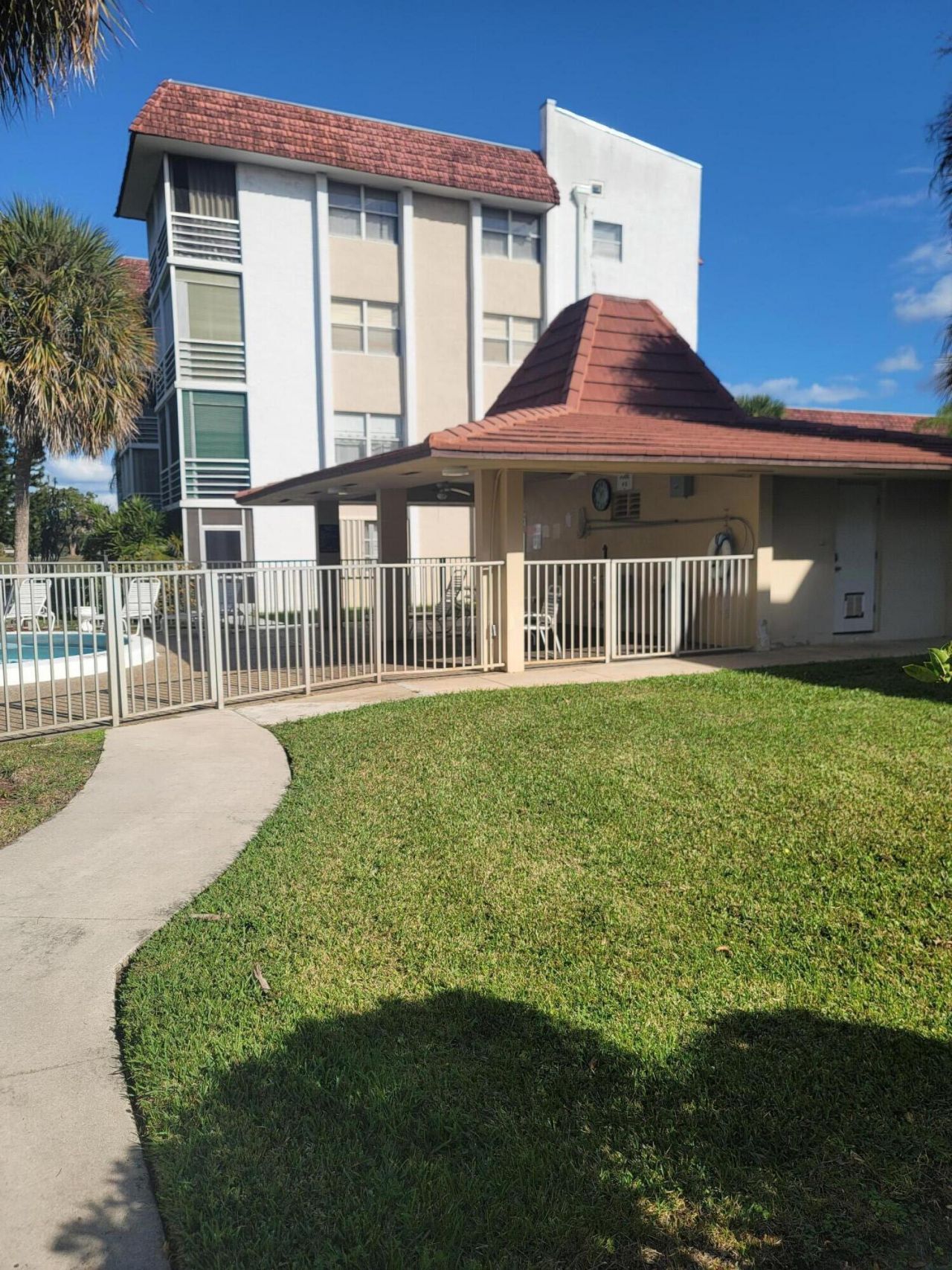 3571 Inverrary Drive, Unit 305, Lauderhill, FL 33319 Photo