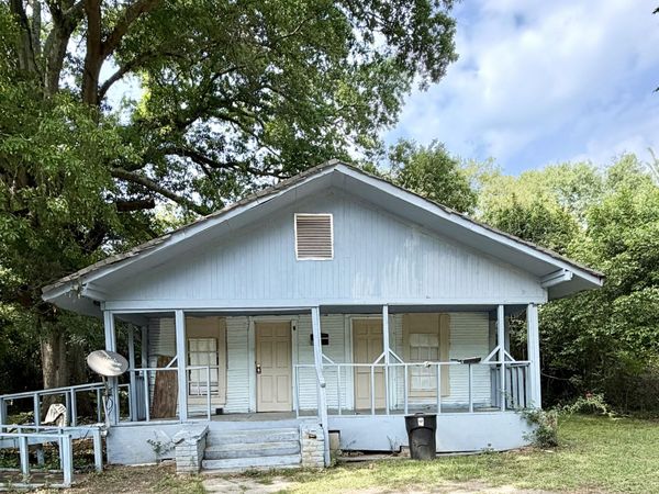 1012 E Laurel Ave., Hattiesburg, MS 39401