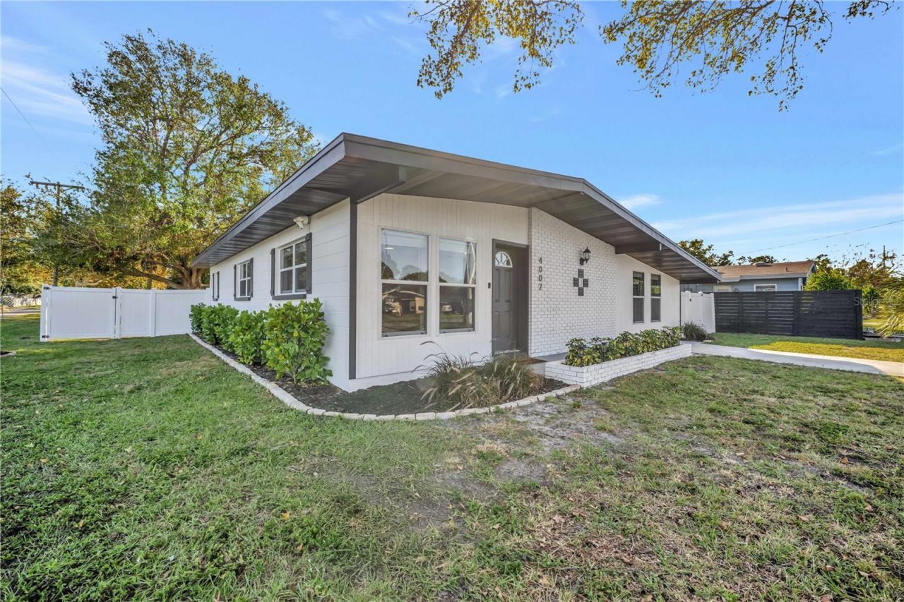 4002 W Oklahoma Avenue, Tampa, FL 33616 Main Photo