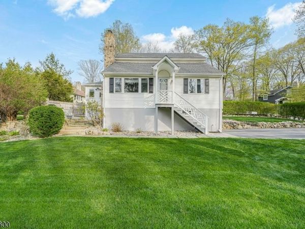 18 Cabot Ln, Kinnelon, NJ 07405