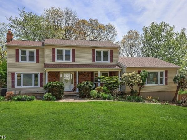 42 Ash Ln, Randolph, NJ 07869
