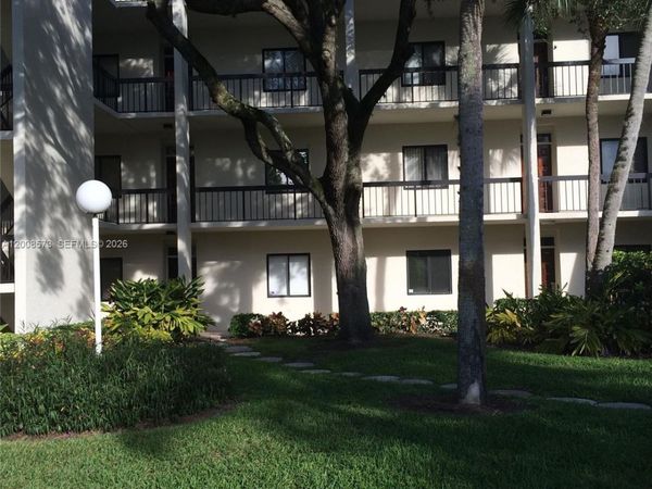 3050 Presidential Way , Unit 101, West Palm Beach, FL 33401