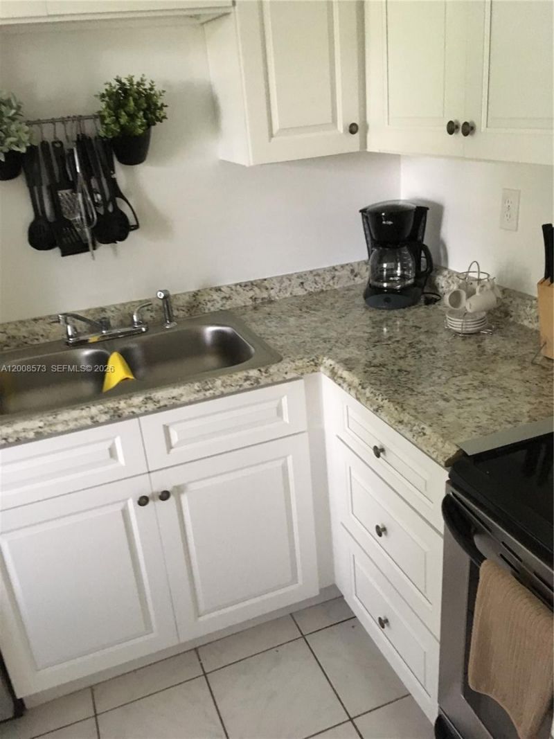 3050 Presidential Way , Unit 101, West Palm Beach, FL 33401 Photo