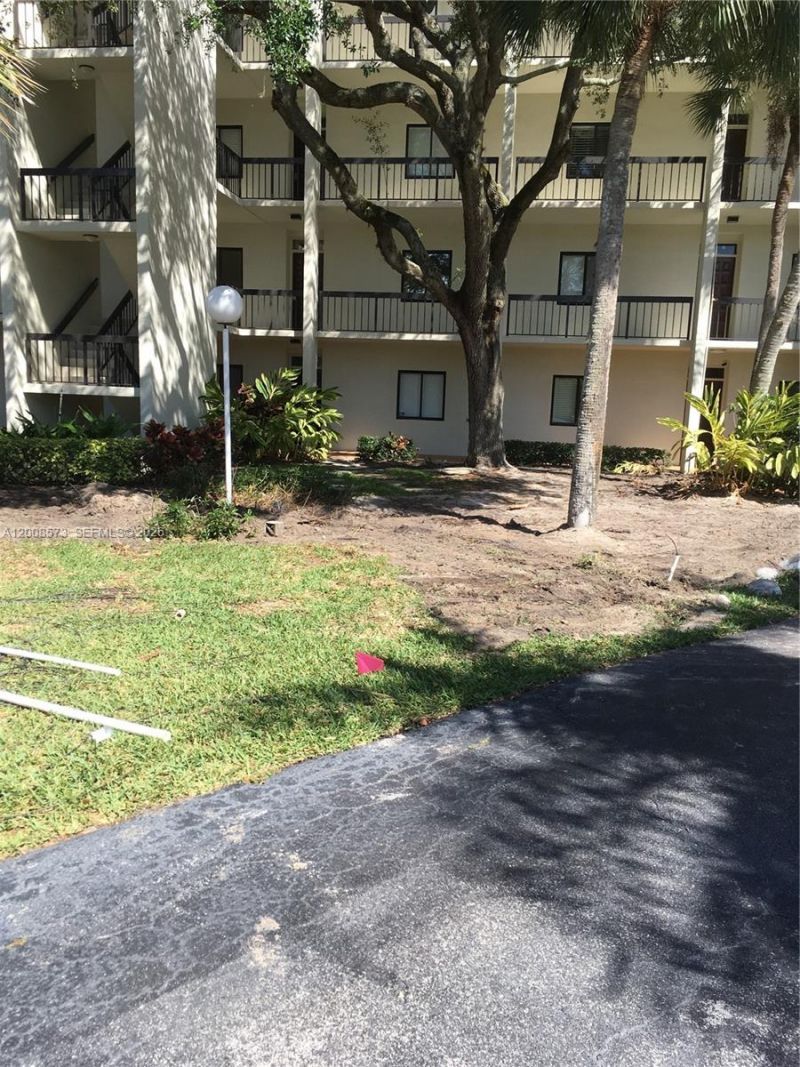 3050 Presidential Way , Unit 101, West Palm Beach, FL 33401 Photo