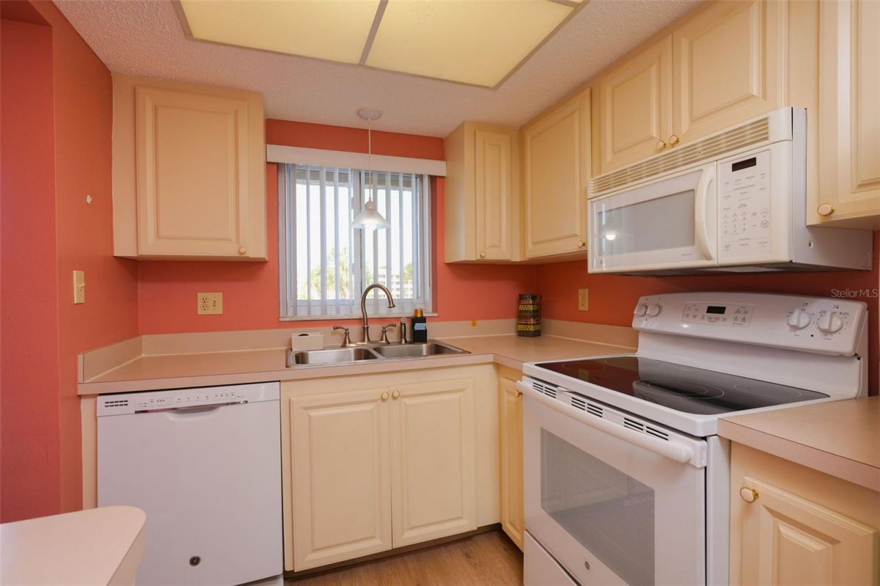 3607 Lake Bayshore Drive, Unit 312, Bradenton, FL 34205 Photo