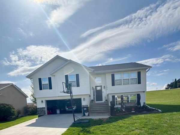 104 Bailey Park Rd, Williamsburg, IA 52361
