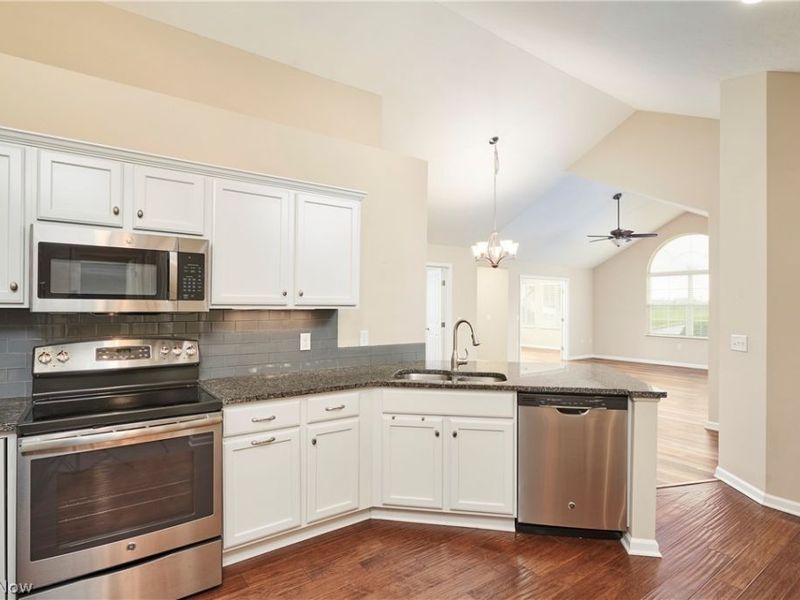 1915 Woods Drive, Streetsboro, OH 44241 Photo 4