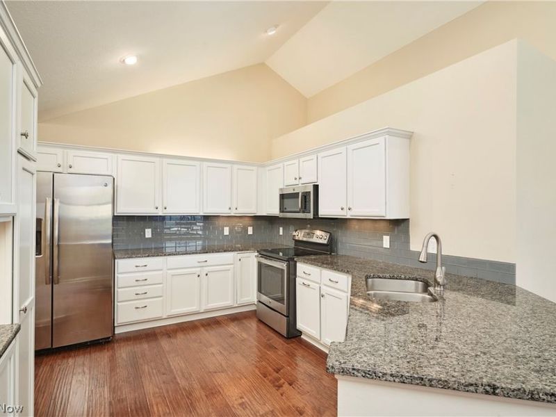 1915 Woods Drive, Streetsboro, OH 44241 Photo 4