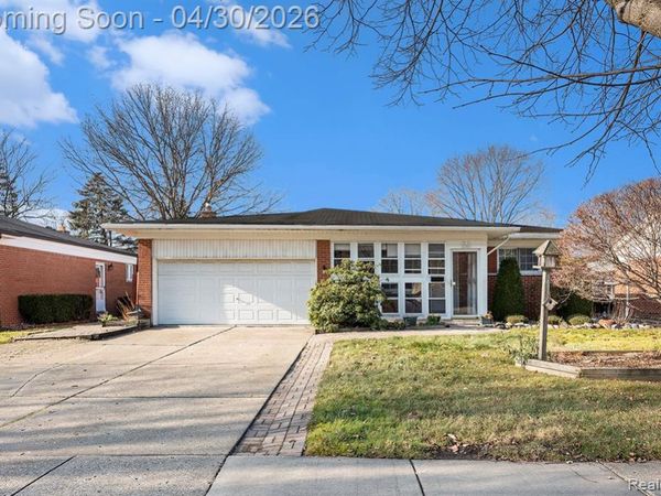 33807 Swan Drive, Sterling Heights, MI 48312